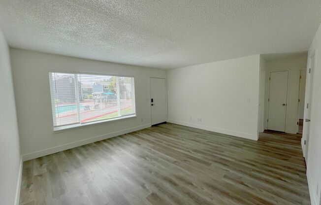 2 beds, 1 bath, 890 sqft, $1,595, Unit 16