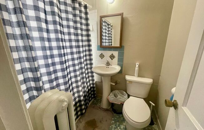 Studio, 1 bath, $695, Unit 25