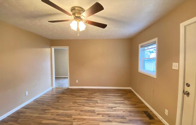 3BD/1.5BTH Home in Crafton Heights - Central AC, Bonus Office/Laundry Room - Available August 2024!