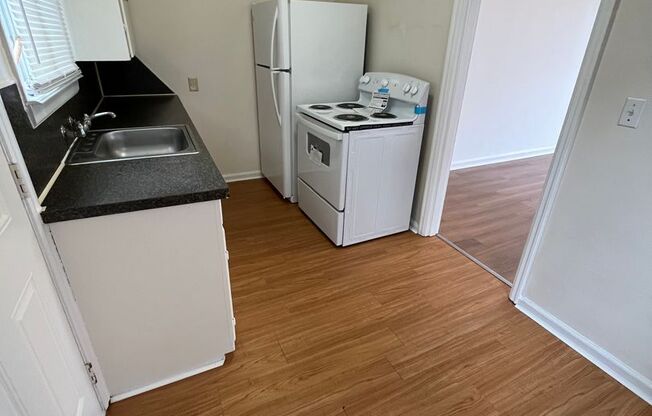 1 bed, 1 bath, 560 sqft, $1,200, Unit 4