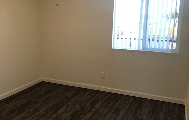 2 beds, 1 bath, 950 sqft, $1,200, Unit 221