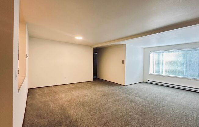 3 beds, 1 bath, 850 sqft, $1,995, Unit 104