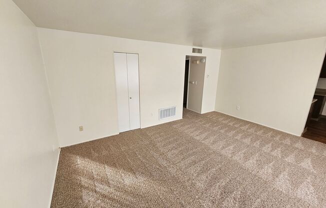 2 beds, 1 bath, $1,250, Unit 161