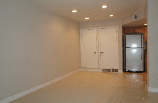 2 beds, 1 bath, 888 sqft, $1,695, Unit 4943 S. Carson St., Unit 105