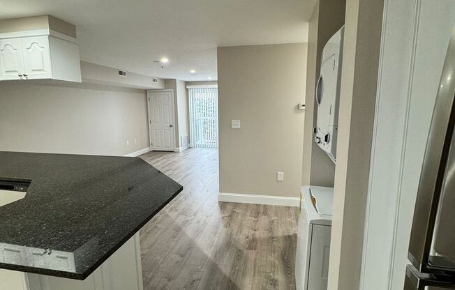 2 beds, 1 bath, 680 sqft, $2,550, Unit 21-34