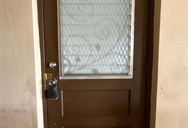 Spacious 2BR/1BA with Assigned Parking in Hollywood