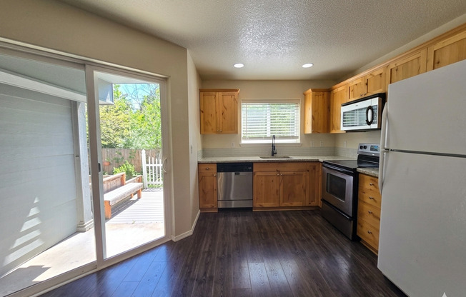 3/2.5 Townhome with walking trails outside backyard!