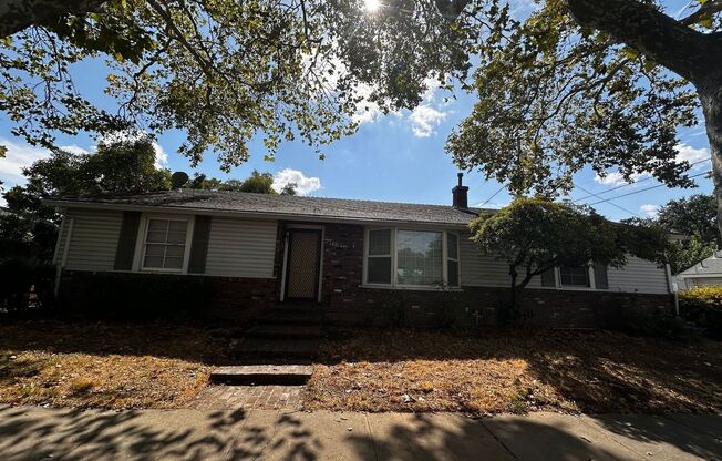 Adorable 3 bedroom, 1.5 bath home in Red Bluff. Near schools