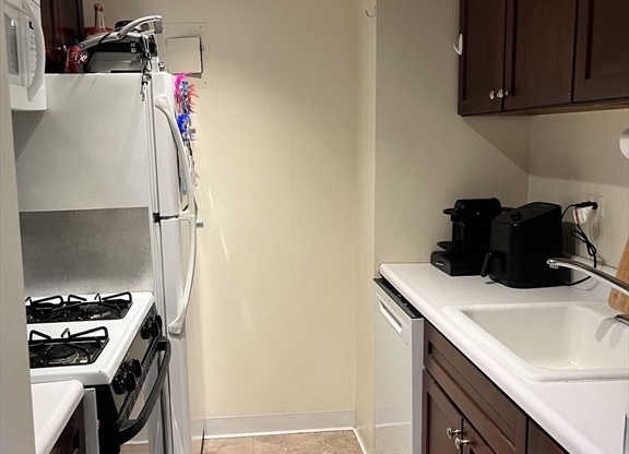 Studio, 1 bath, 590 sqft, $3,400, Unit 6M