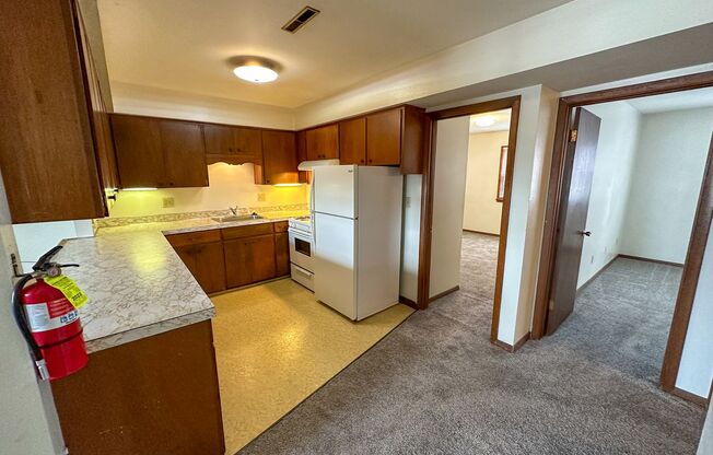 2 beds, 1 bath, $925