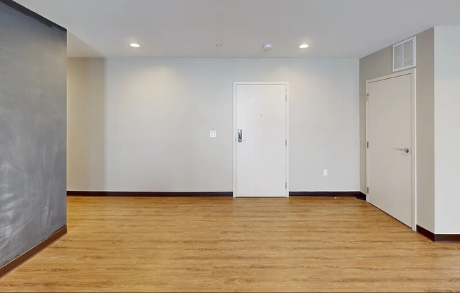 3 beds, 2 baths, 1,200 sqft, $5,300, Unit Unit 7