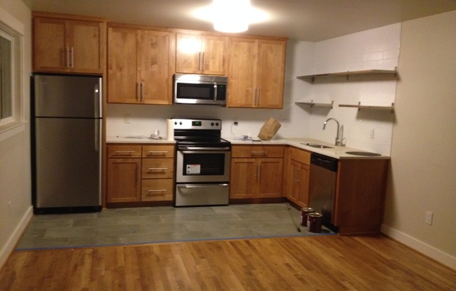 2 beds, 1 bath, $1,995, Unit 10