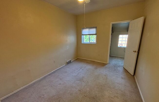 2 beds, 1 bath, $1,095