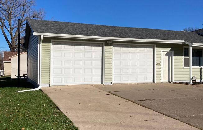 3 Bedroom 2 Bath House in Bettendorf!