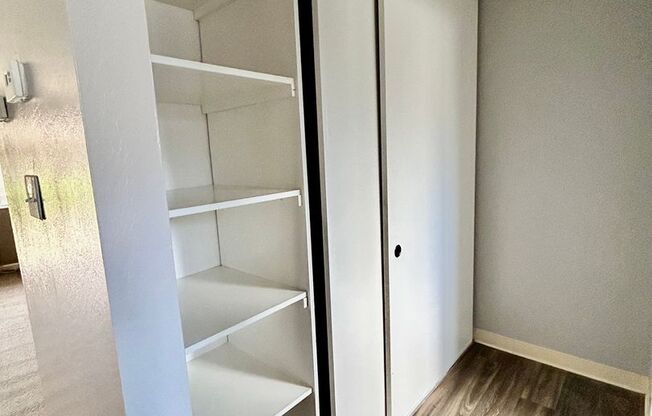 Studio, 1 bath, 382 sqft, $1,095, Unit 046