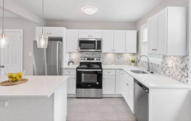 5 E GOLF CLUB LN