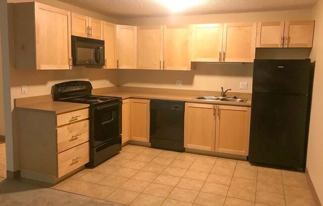 Great 1 Bedroom Overlooking Kelly Creek!