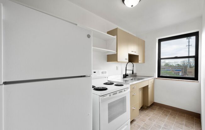 2 beds, 1 bath, 800 sqft, $475, Unit 2117 Brownsville Road - C32