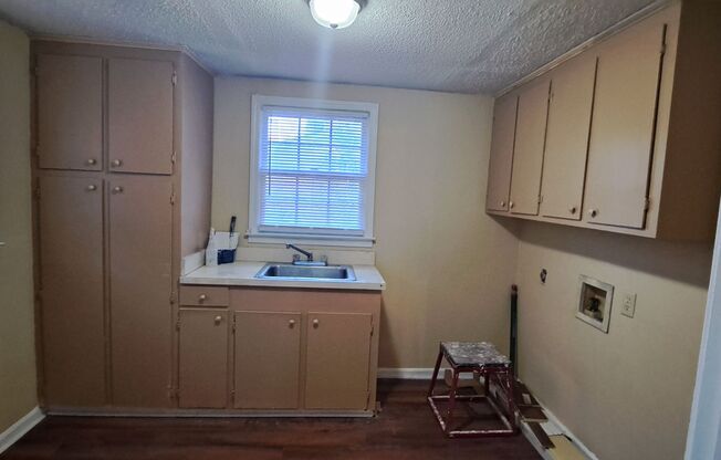 4 beds, 2 baths, $1,595