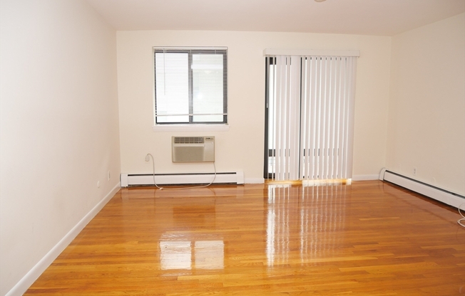 1 bed, 1 bath, 999 sqft, $2,500, Unit 26