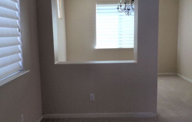 Low maintenance home in Green Valley!