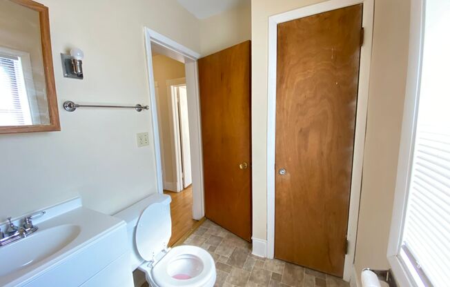 1 bed, 1 bath, $1,095, Unit 10