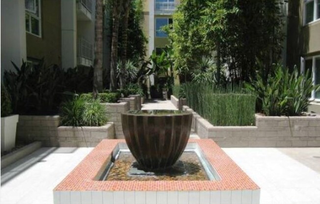 2 beds, 2 baths, 1,050 sqft, $3,100