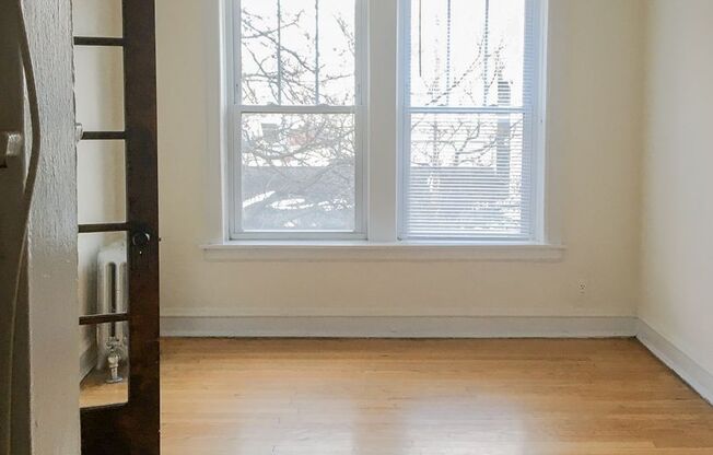 2 beds, 1 bath, 920 sqft, $1,995, Unit 2004-2