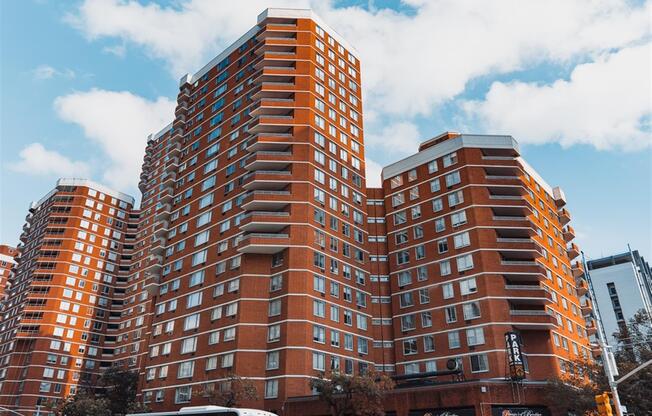 2 beds, 1 bath, 670 sqft, $5,465, Unit 8E