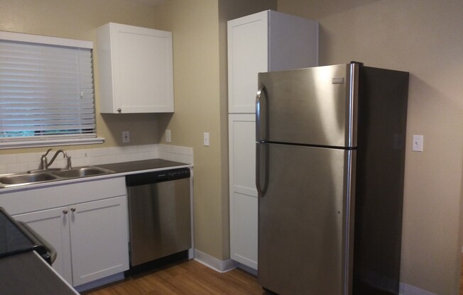 Excellent 2 bed apt. w/ fresh updates