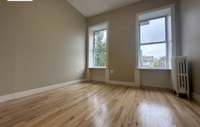 3 beds, 1 bath, $3,350, Unit 3