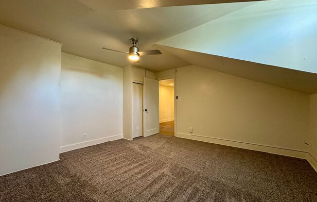 2 beds, 1 bath, 795 sqft, $1,495, Unit B