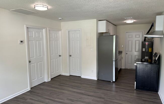 2 beds, 1 bath, 600 sqft, $1,075, Unit A