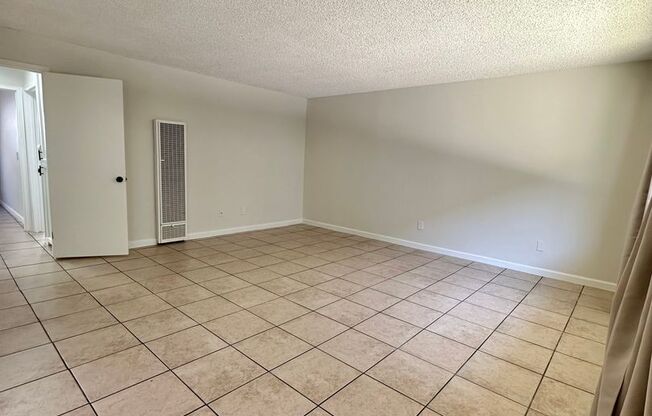BEAUTIFUL 2 BD/1 BATH UNIT FOR RENT!