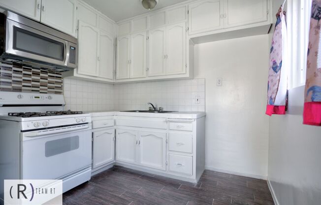 1 bed, 1 bath, 415 sqft, $1,650, Unit 1007 Simmons Ave