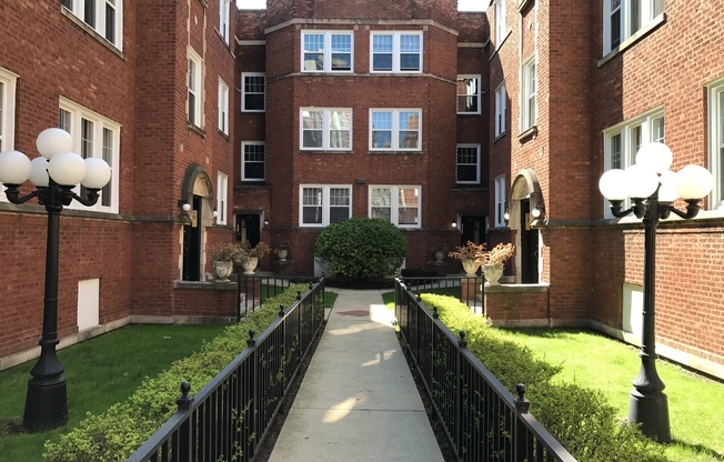 2 beds, 1 bath, 600 sqft, $2,300, Unit 6116-3W