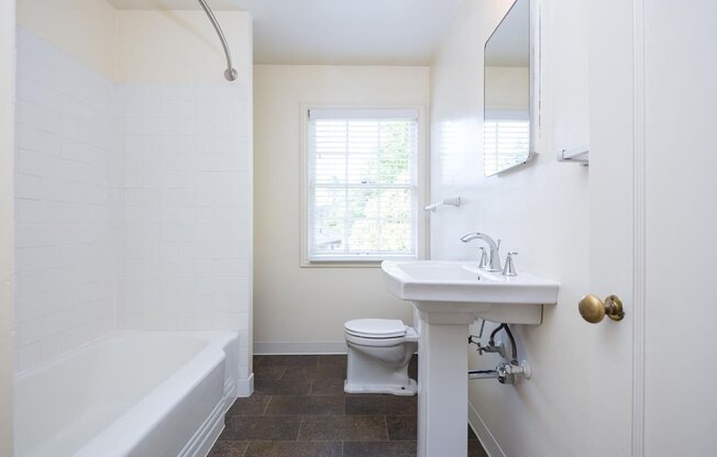 1 bed, 1 bath, 740 sqft, $1,575, Unit 35