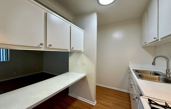 Studio, 1 bath, 400 sqft, $1,575, Unit 216