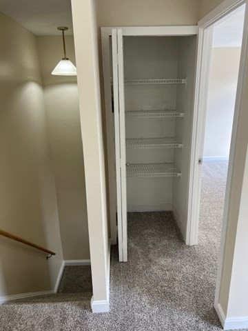 2 beds, 1 bath, 764 sqft, $2,100, Unit 1-27