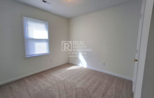 3 beds, 1 bath, 852 sqft, $1,025, Unit Unit A