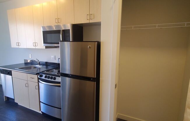 Studio, 1 bath, 248 sqft, $1,345, Unit 210