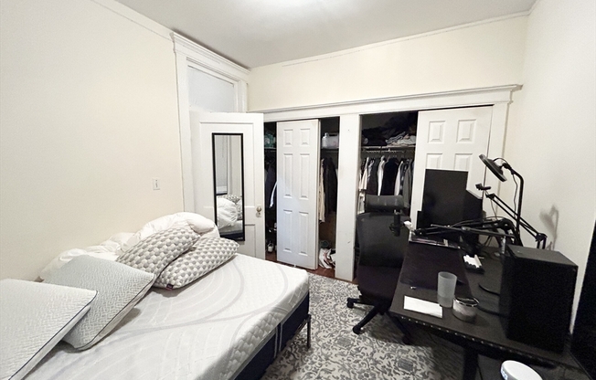 2 beds, 1 bath, $3,550, Unit 11