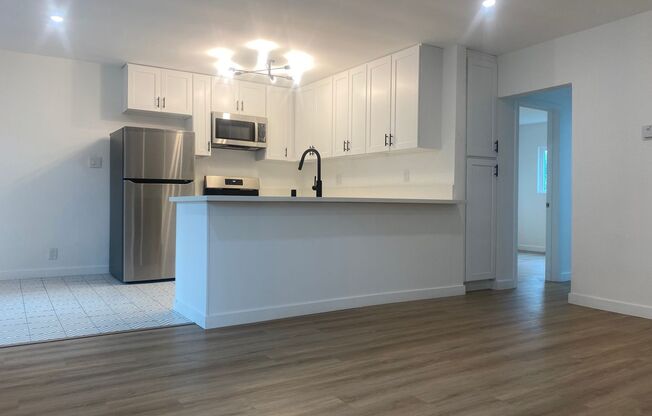 2 beds, 1 bath, $2,476.11