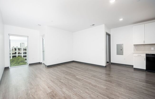 2 beds, 2 baths, 987 sqft, $1,750, Unit 412