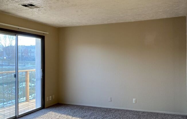 1 bed, 1 bath, 850 sqft, $925, Unit 8-835