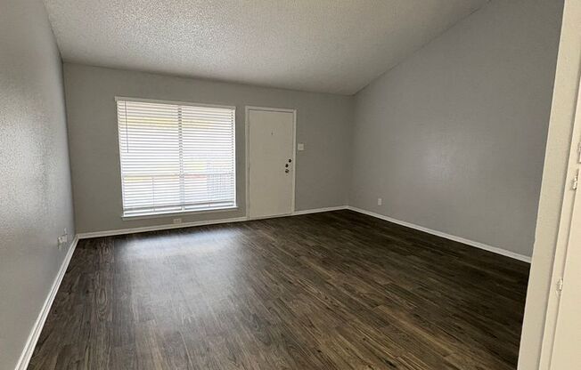 2 beds, 1 bath, 968 sqft, $789