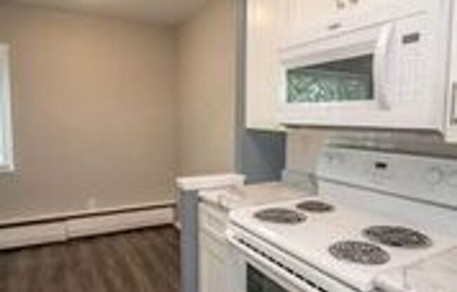 2 beds, 1 bath, $995, Unit 50-204