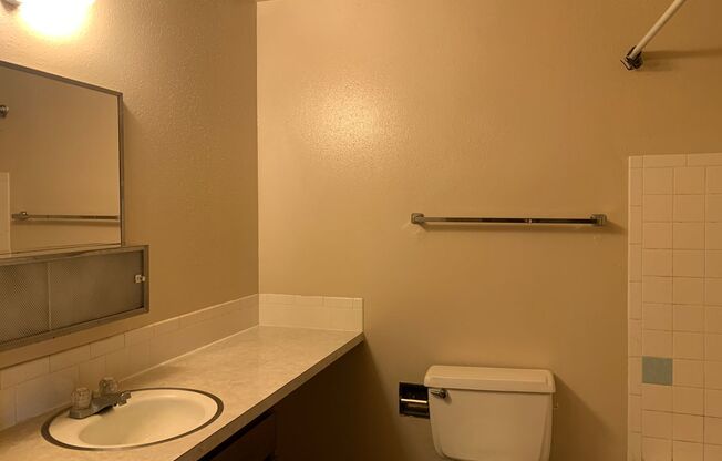 2 beds, 1 bath, $1,095, Unit #4