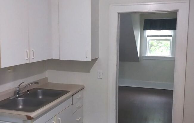 713-713 1/2 13th Avenue