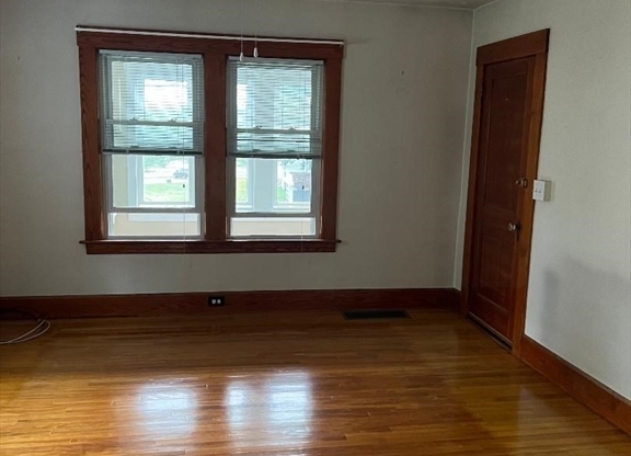 2 beds, 1 bath, $1,875, Unit 2